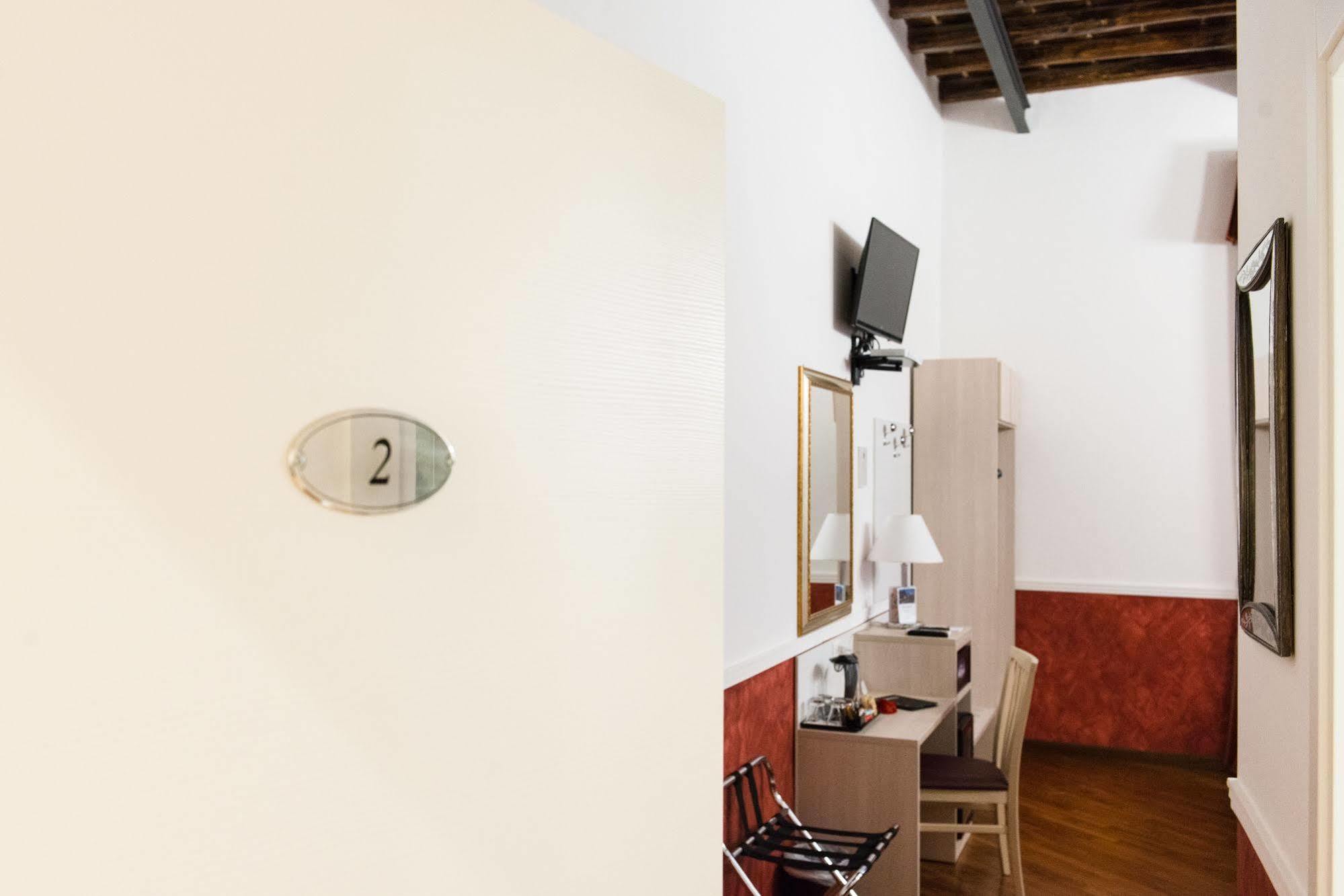 Domus Capilupi Acomodação com café da manhã Roma Exterior foto